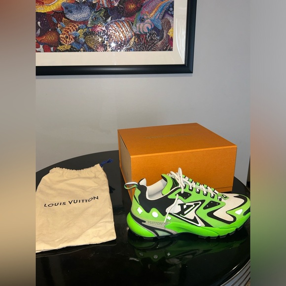 Barely Worn Louis Vuitton Vert Runner Tatic Sneaker - Picture 4 of 12